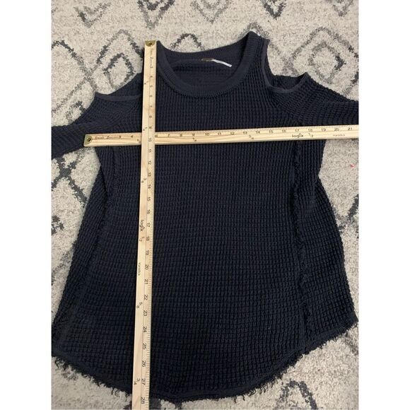 Beautiful Free People Gray Knit Raw Edge Cold Shoulder Sweater Pullover Boho siz - Picture 5 of 5